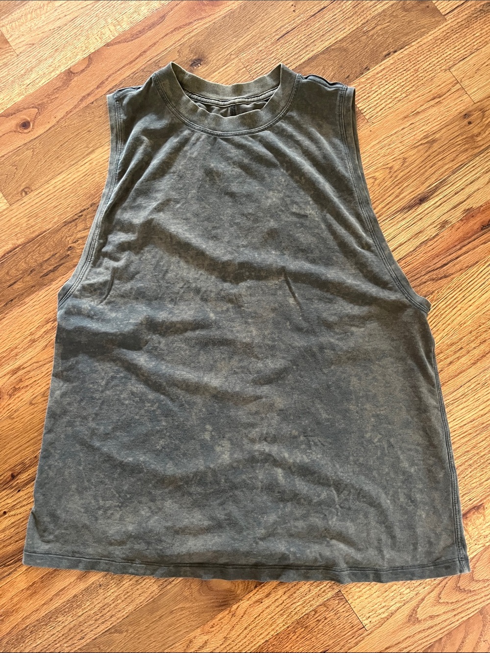 Lululemon womens Sleeveless Crewneck Tank Top, army green